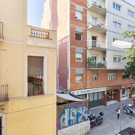 Blueground De Gracia Pool Roof Bcn-56 شقة *
