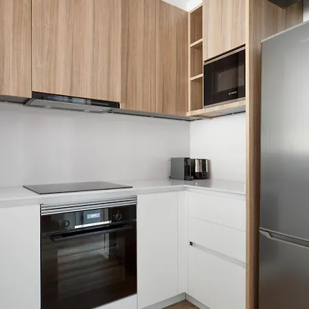 Blueground De Gracia Pool Roof Bcn-56 شقة *